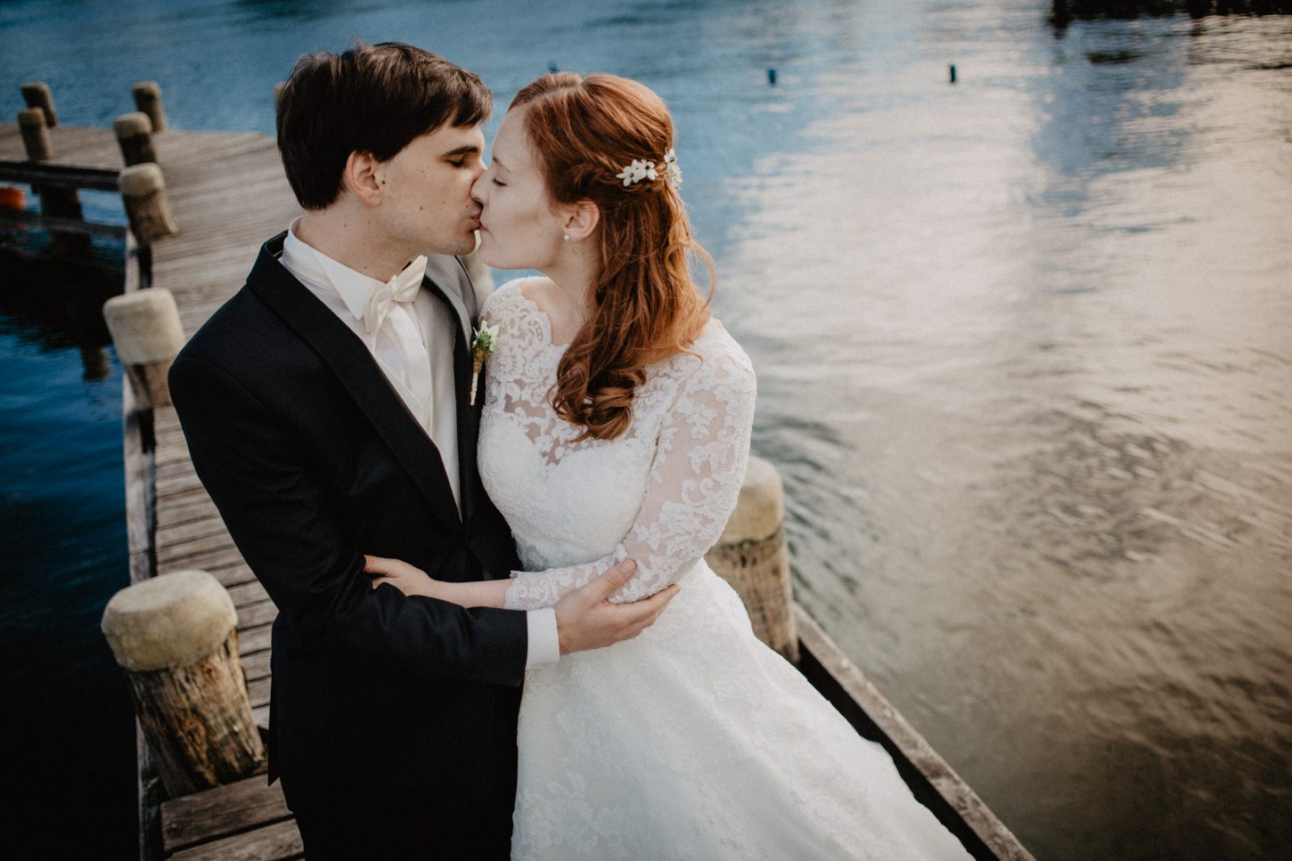 Brautpaarportrait auf einer Hochzeit fotografiert von Chris Hartlmaier Fotodesign am Ammersee