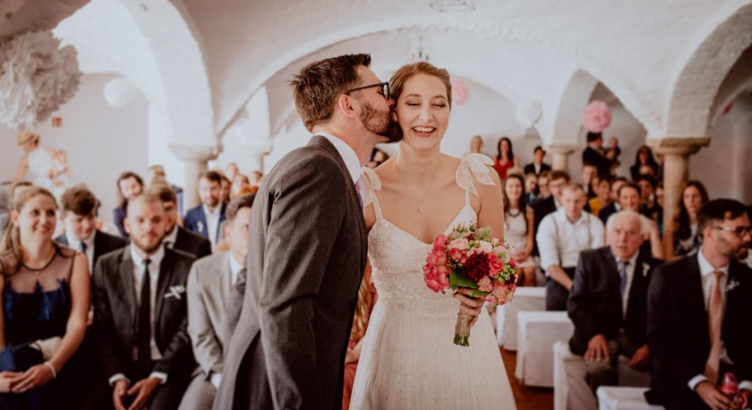 Einblick in eine Hochzeitsreportage auf Gut Thurnsberg bei München mit Hochzeitsdeko, fotografiert von Chris Hartlmaier Fotodesign, Hochzeitsfotos, Hochzeitsfotograf