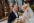 Bräutigam lacht die Braut an beim Fotoshooting bei der La Villa am Starnberger See