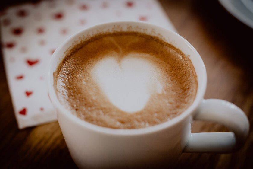 Cafe mit Milchschaum-Herz