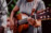 Musikerin spielt Gitarre auf Hochzeit Gut Kaltenbrunn Tegernsee