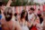 Fotograf Boho Hochzeit Bayern - Braut beim Tanzen mit Gästen